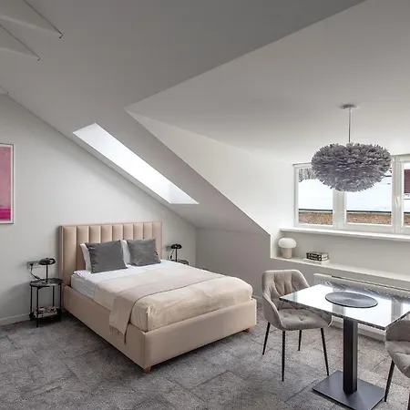 Place No. 2 Apartment *